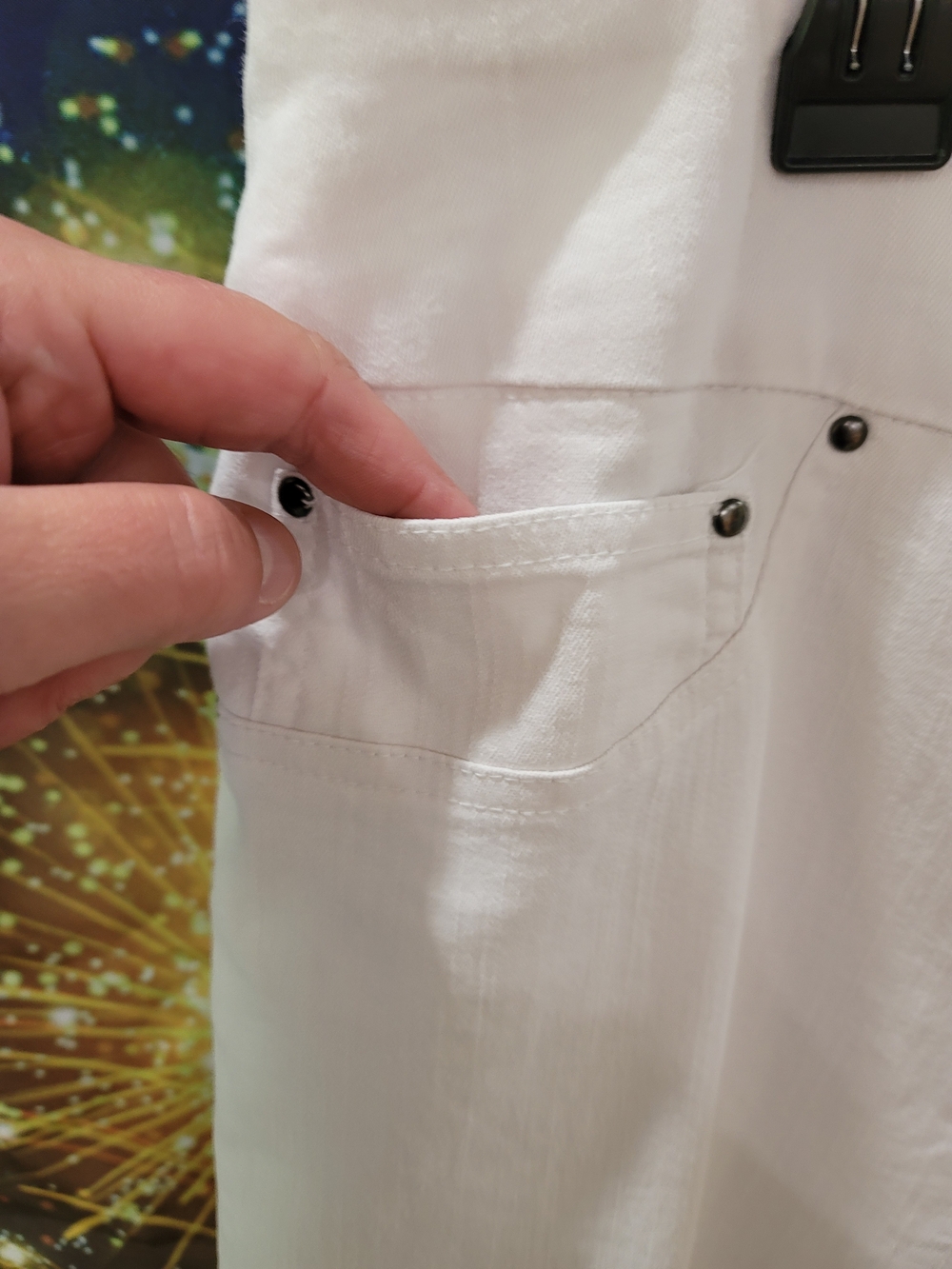 Ruby Rd. White Cropped Capris - Picture 2 of 4